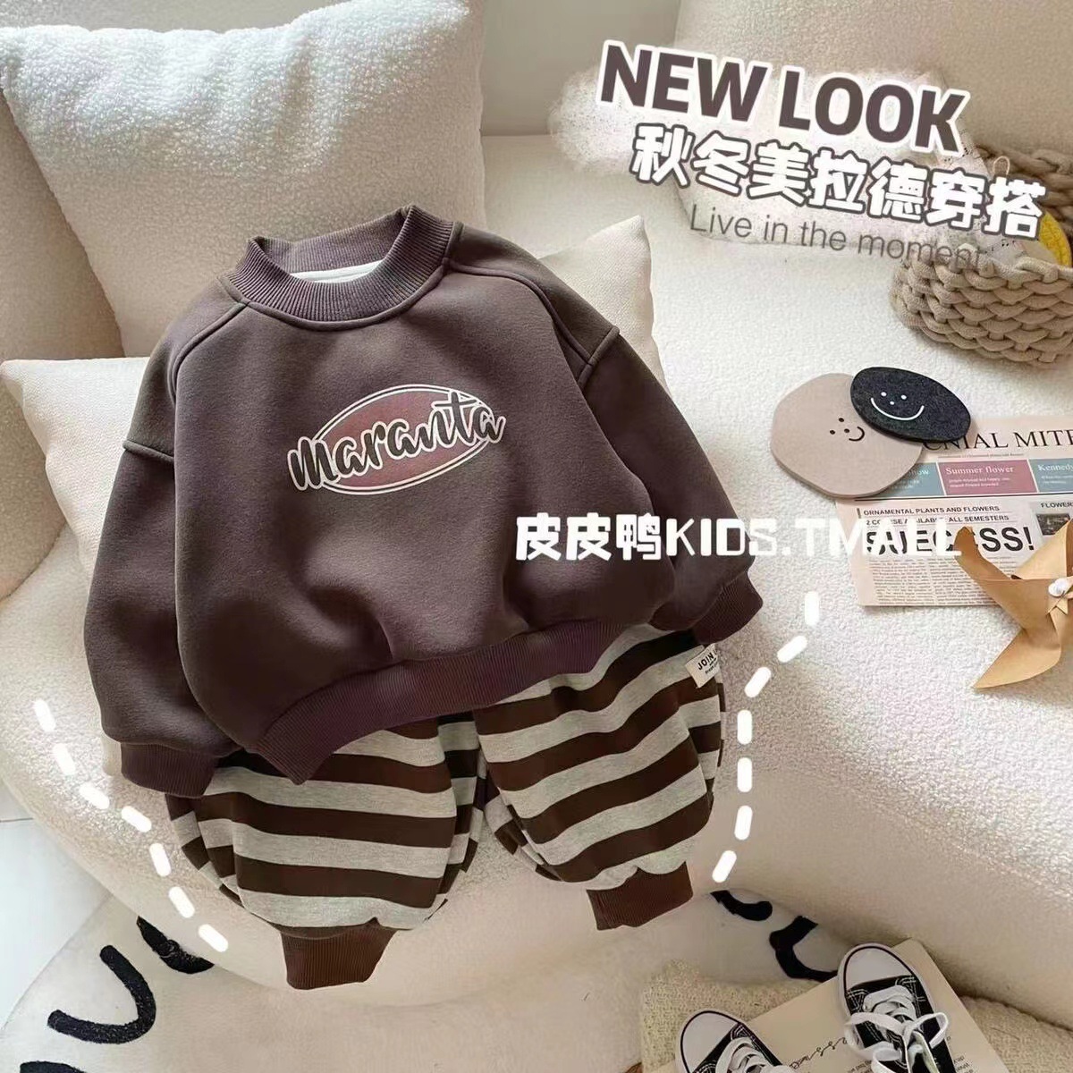 A new winter fleece hoodie set for a 2-year-old boy. Three sets of Korean-style, stylish thickened children's clothing. The top is trendy full figure