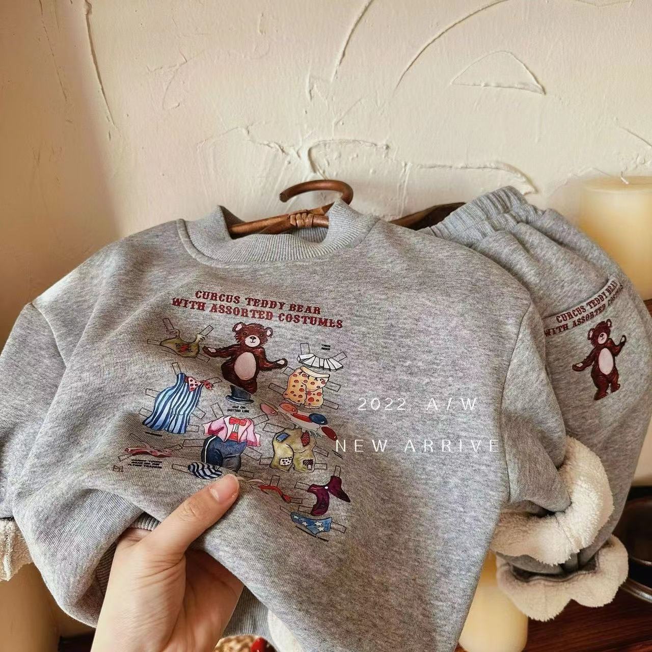 Children's Set 2023 Winter New Style Boys' and Girls' Cartoon Bear Two-piece set, baby fleece and thickened sweatshirt and sweatpants, trendy Specification drawing