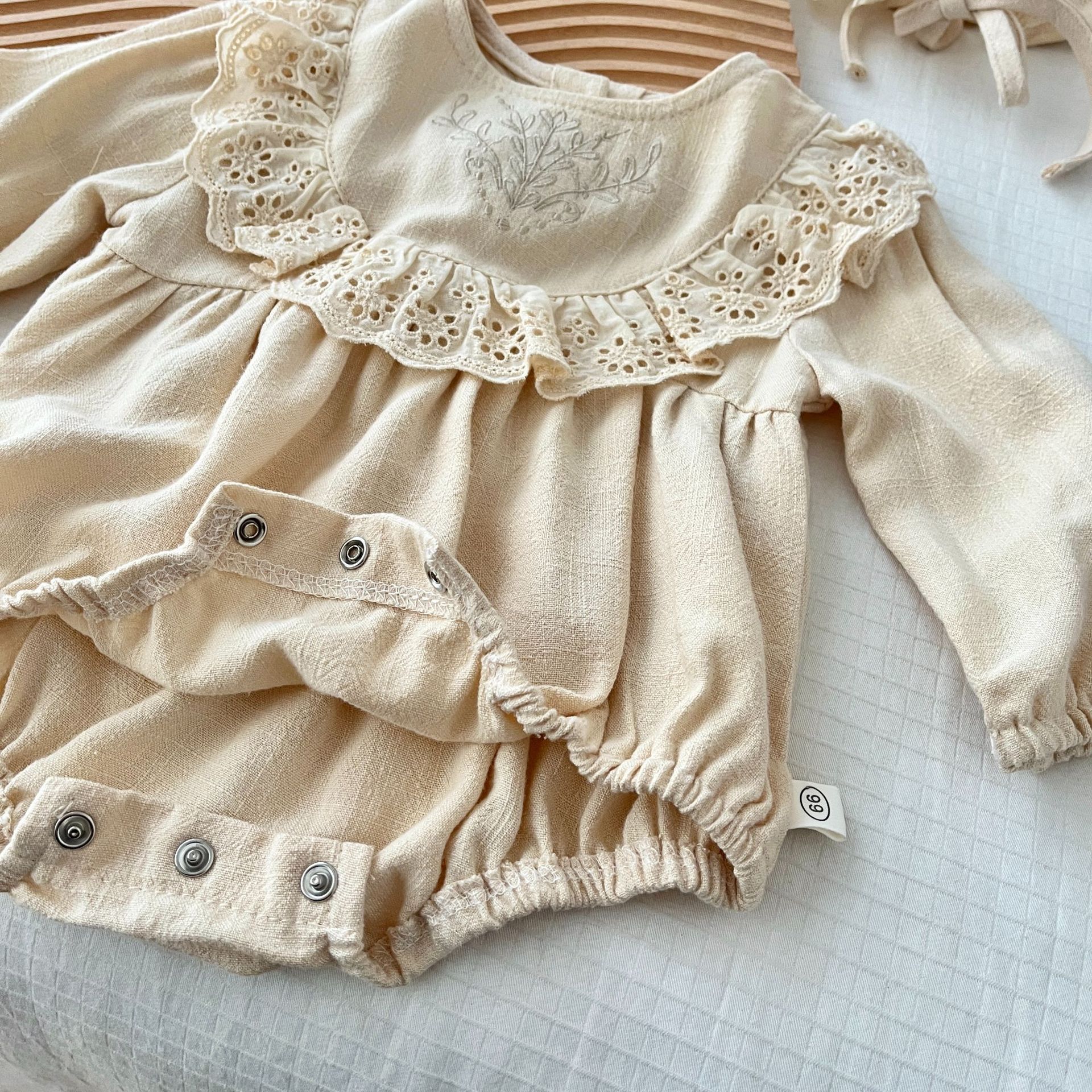 A super cute baby coat with a hat, a spring dress for girls aged 0-2, embroidered one-piece dress, trendy baby spring wear EL179 Specification drawing