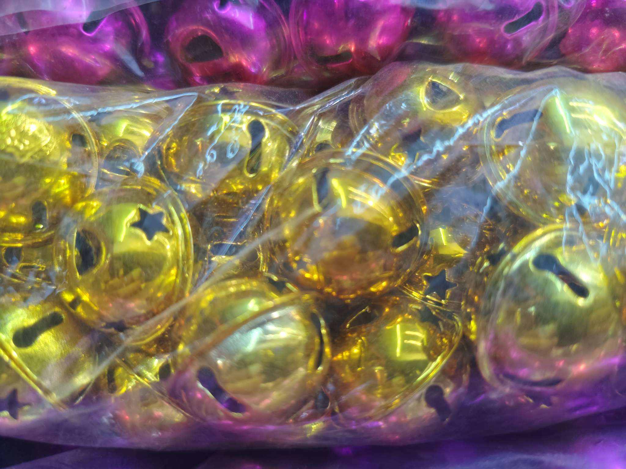 The 2025 new golden 2.2 round bell can be used as Christmas items, car pendants, Chinese knot pendants, and is specially designed for bracelets and necklaces. There are various styles available and the prices are reasonable. , details Picture