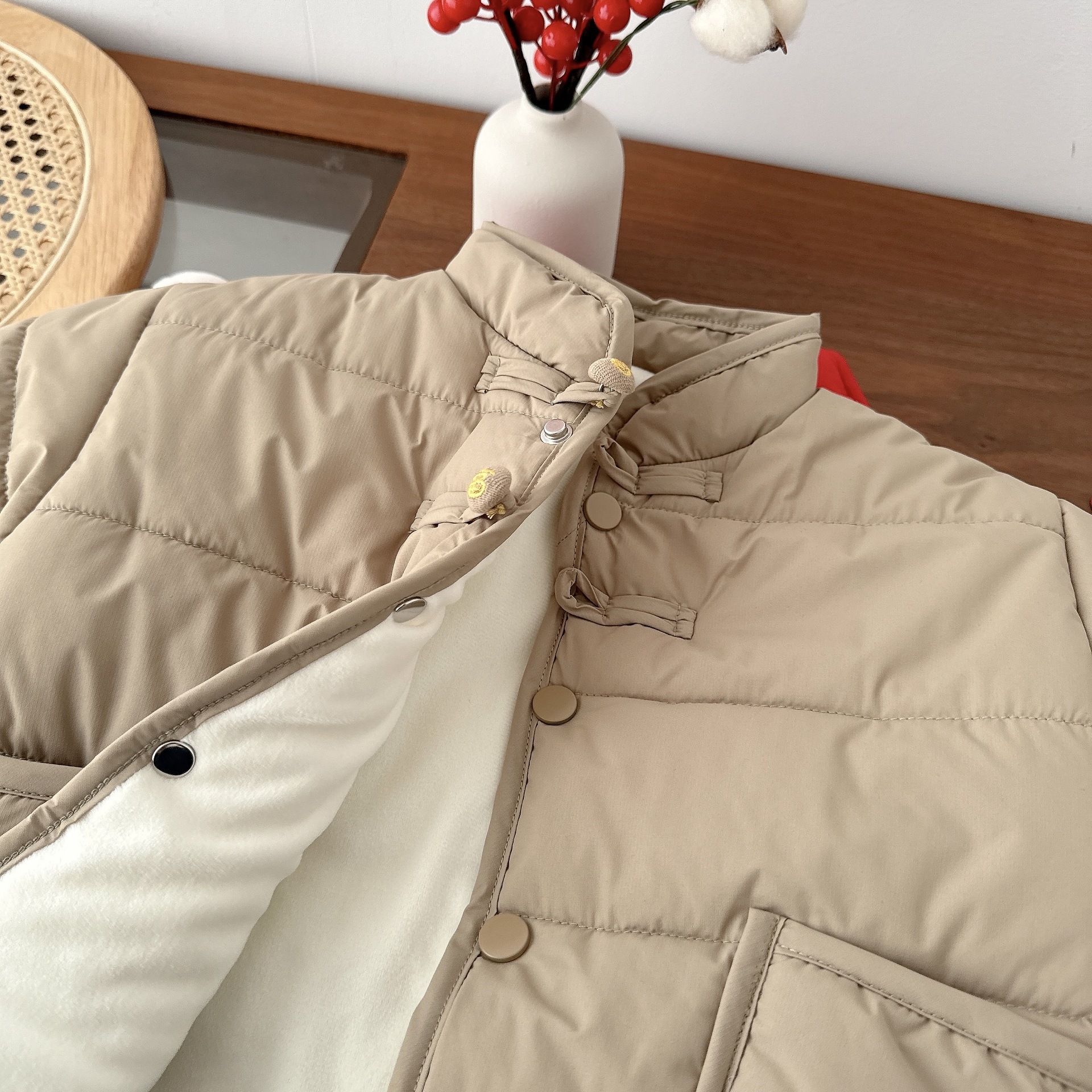 Children's thickened New Year greeting clothes, winter cotton-padded clothes for boys and girls aged 0-5, with slanted lapels and buttons, winter cotton-padded clothes for infants, WY012 Application Scenario