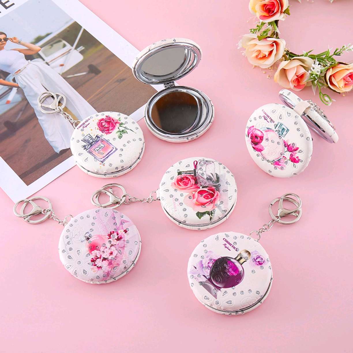 便携随身香水折叠镜PU双面镜金属钥匙扣挂件手持带钻化妆镜圆面包镶钻镜子女士口袋挂包镜一面放大镜子