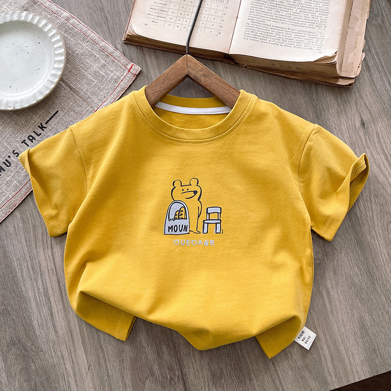 The new summer cartoon printed short-sleeved and short pants for boys and girls, two-piece sets, are casual and versatile. It's a trendy children's suit Application Scenario
