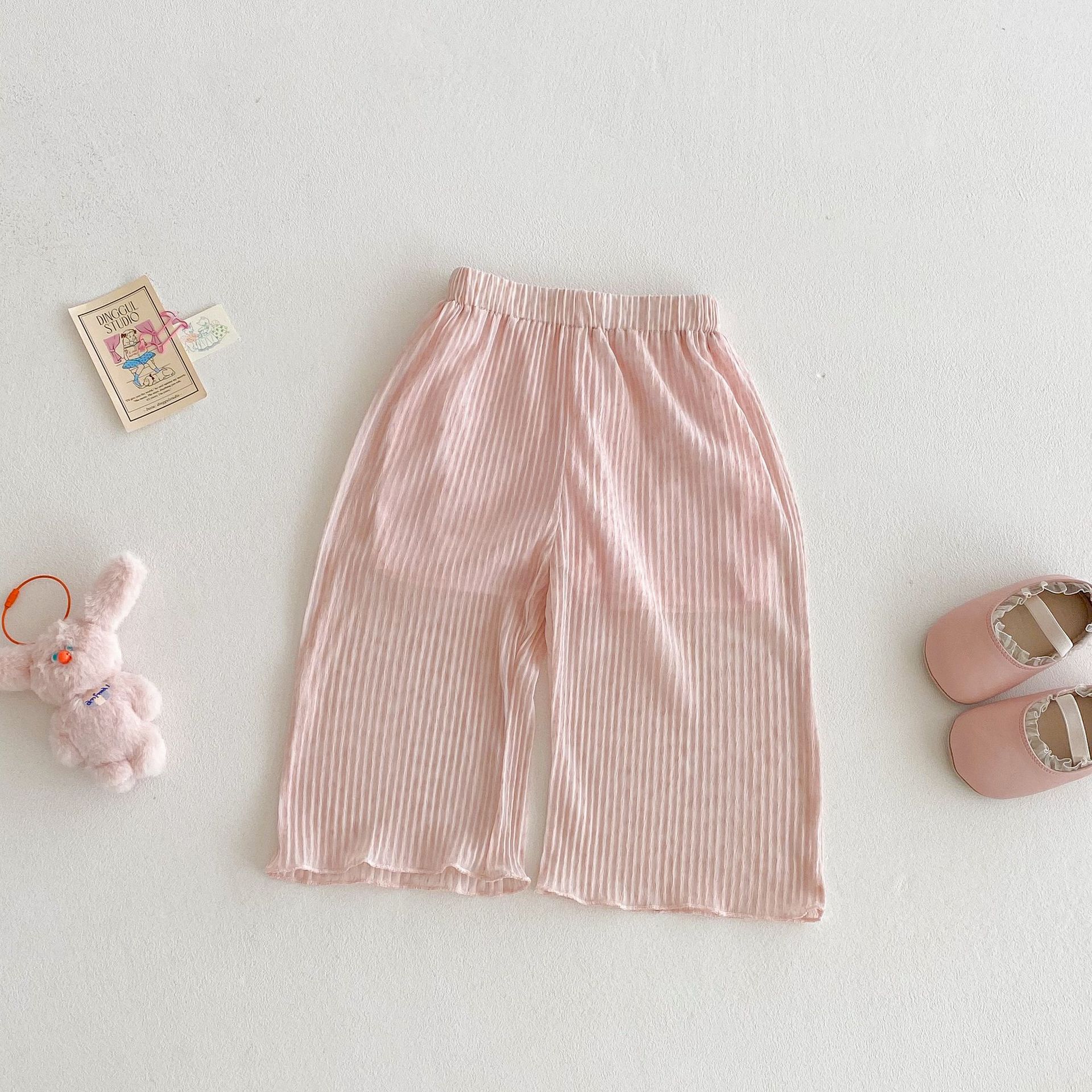 A new Korean version set for girls 2025 summer, featuring a stylish bow doll shirt and solid color wide-leg pants Application Scenario