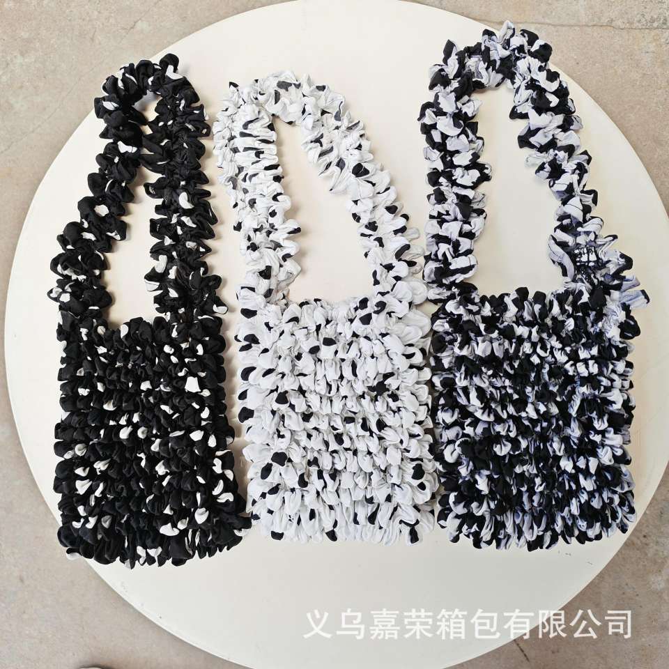 Popular Japanese and Korean pineapple bags, bubble bags, fashionable women's bags, multi-functional hand-held crossbody bags, casual leather goods and luggage, women's versatile and trendy new products Item Picture