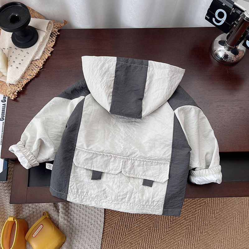 The new Korean-style children's color-blocking hooded jacket for autumn is trendy, featuring shoulder sleeves for boys and girls details Picture