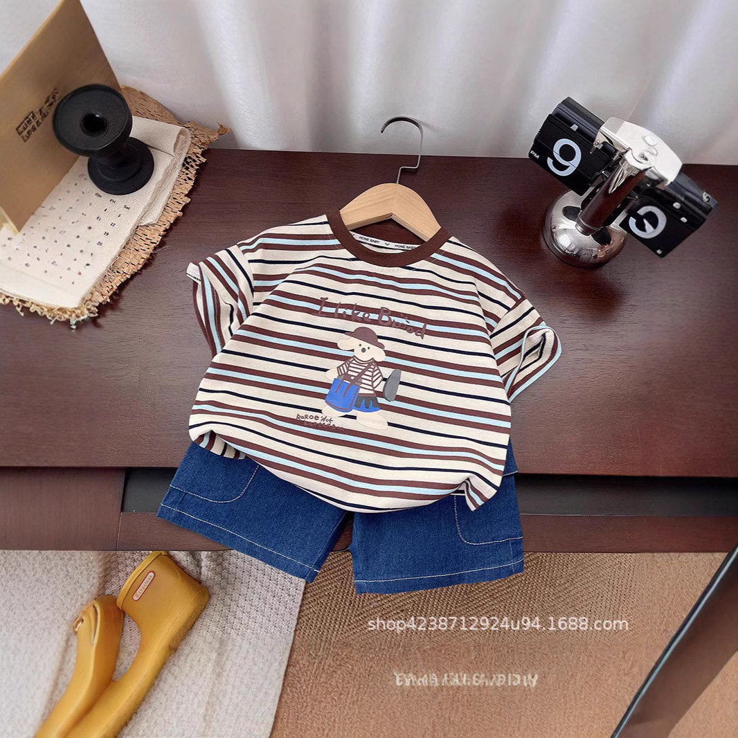 Wholesale trend of new summer 2025 boys' and girls' cartoon two-piece sets, smiling short-sleeved two-piece sets, fashionable Korean style children's clothing details Picture