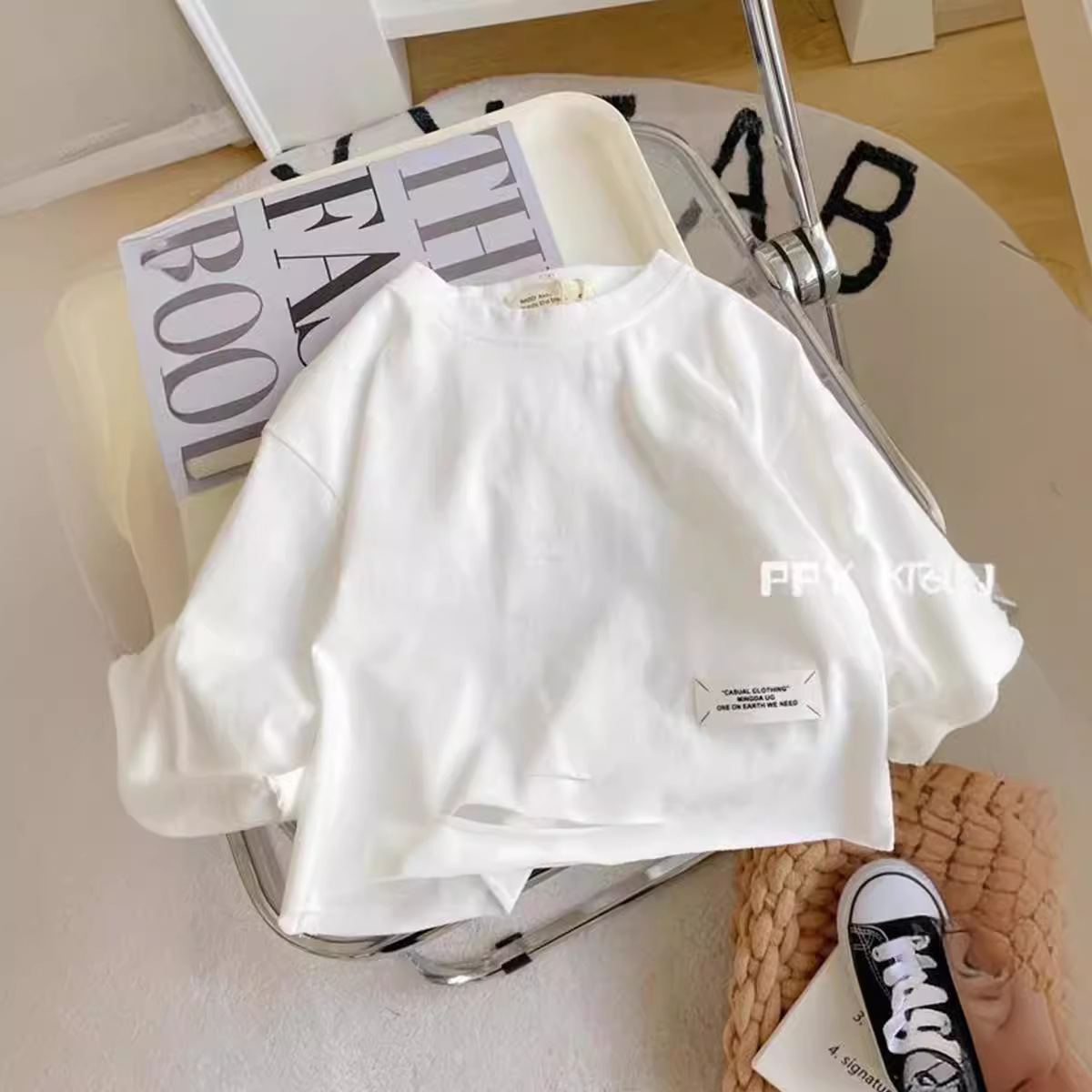 Label perforated single T-shirt, white cotton thin long-sleeved T-shirt for boys, spring and autumn new style baby solid color top base layer details Picture