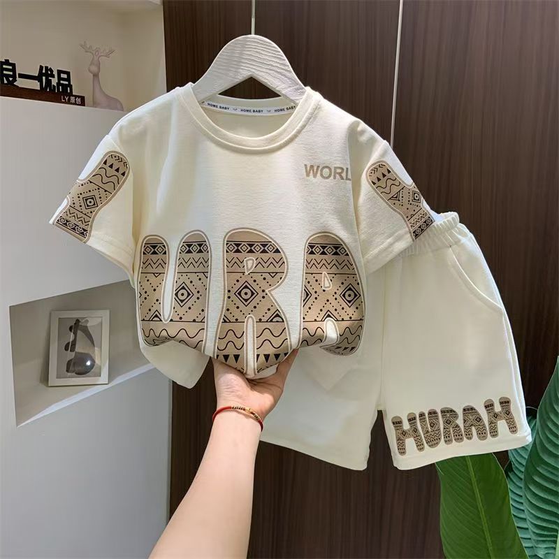 Cool and stylish short-sleeved T-shirt set for boys in summer 2025, a new and stylish children's outfit, a two-piece set for babies' casual summer wear Application Scenario