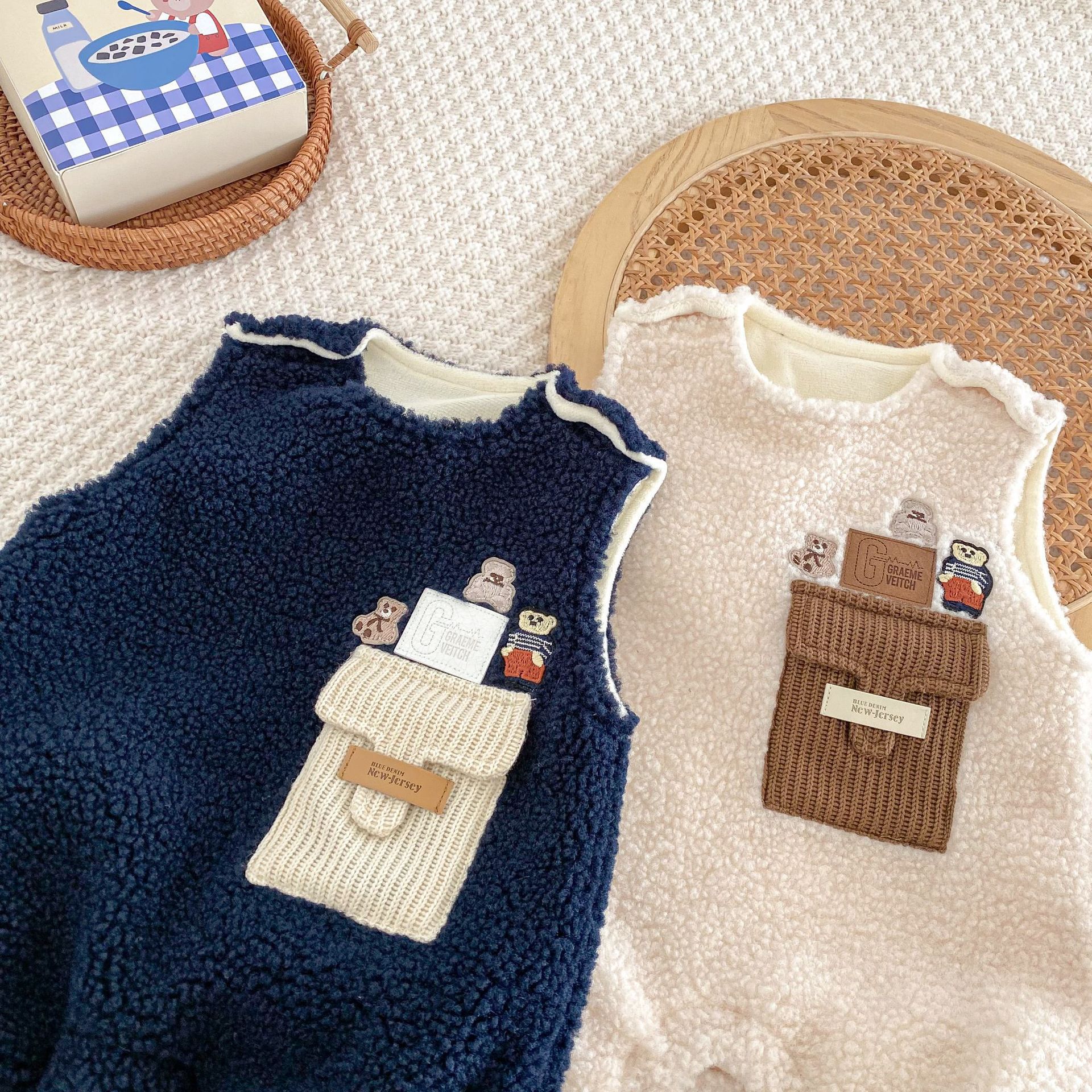 Baby fashion one-piece suit for winter boys and girls aged 0-2 years old, stylish, fleece and thickened sleeveless fluffy crawling suit AL739 Specification drawing