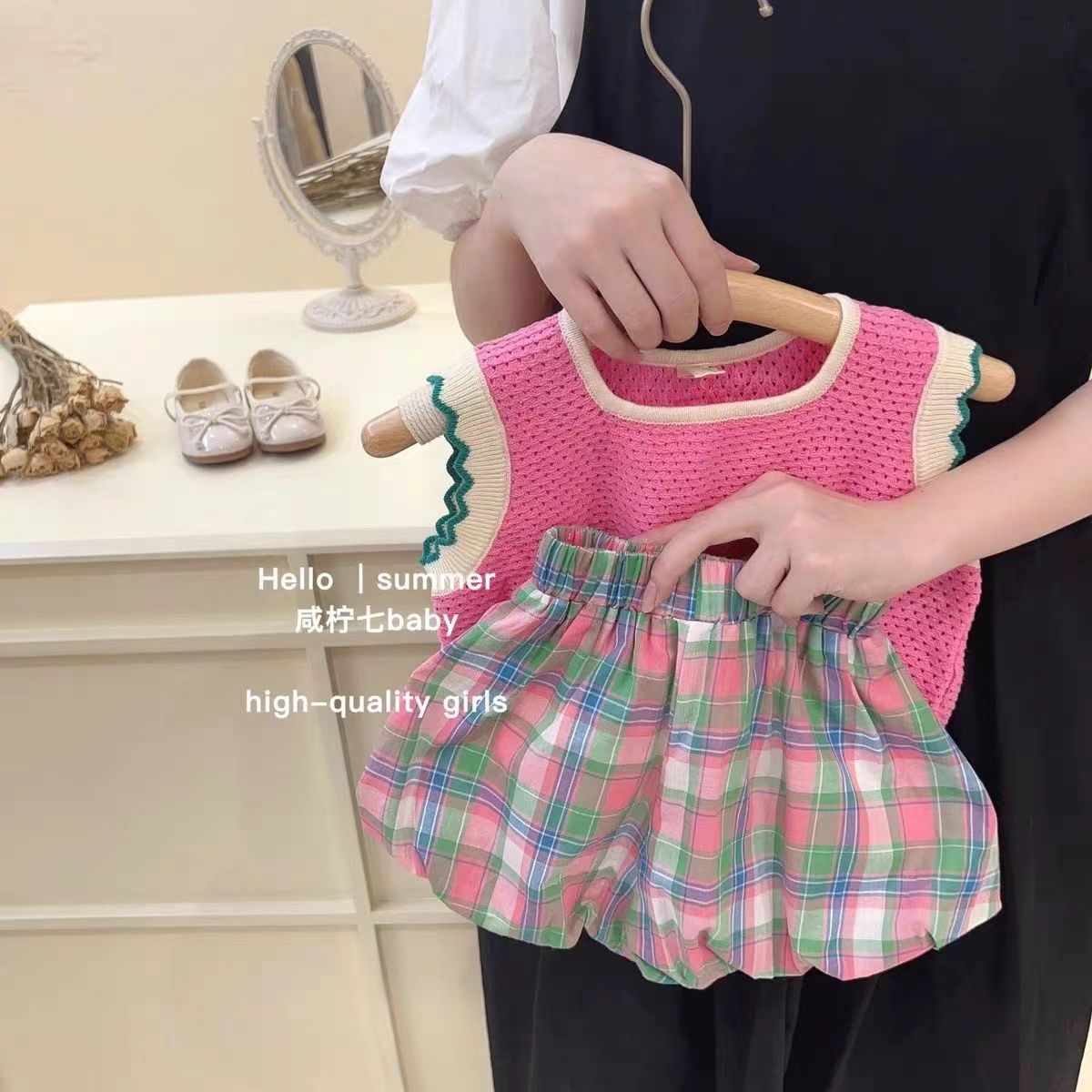 Korean-style children's summer fashion and trendy baby knitted vest, checked flower bud shorts two-piece set full figure