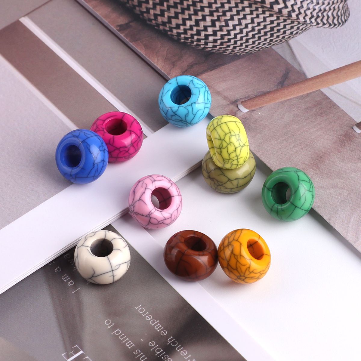 Macroporous cracked beads Specification image