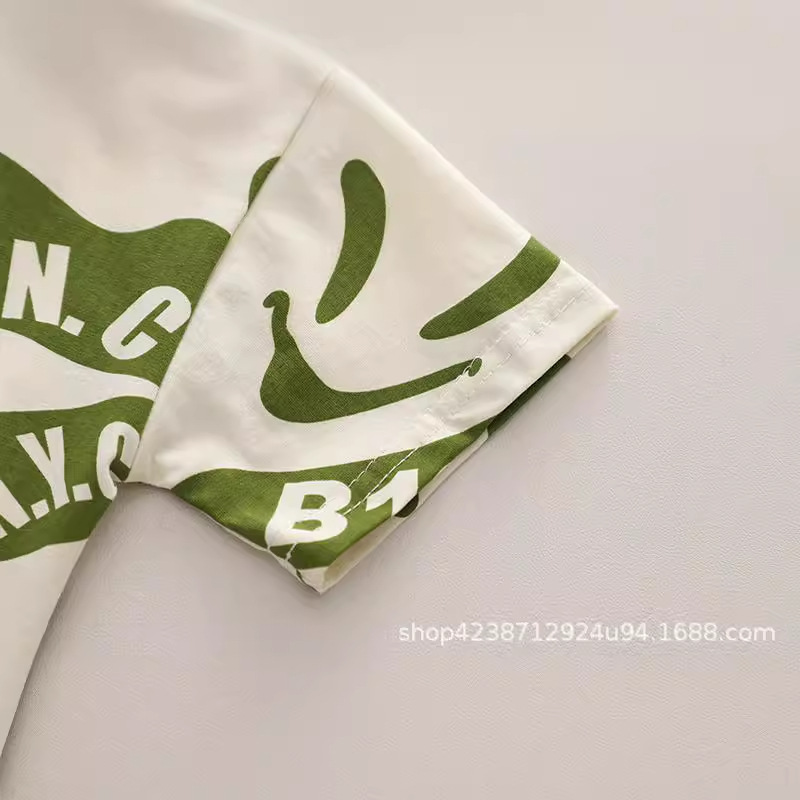 A new summer set of matcha green overalls for boys, baby overalls, children's Korean-style stylish printed T-shirt Application Scenario