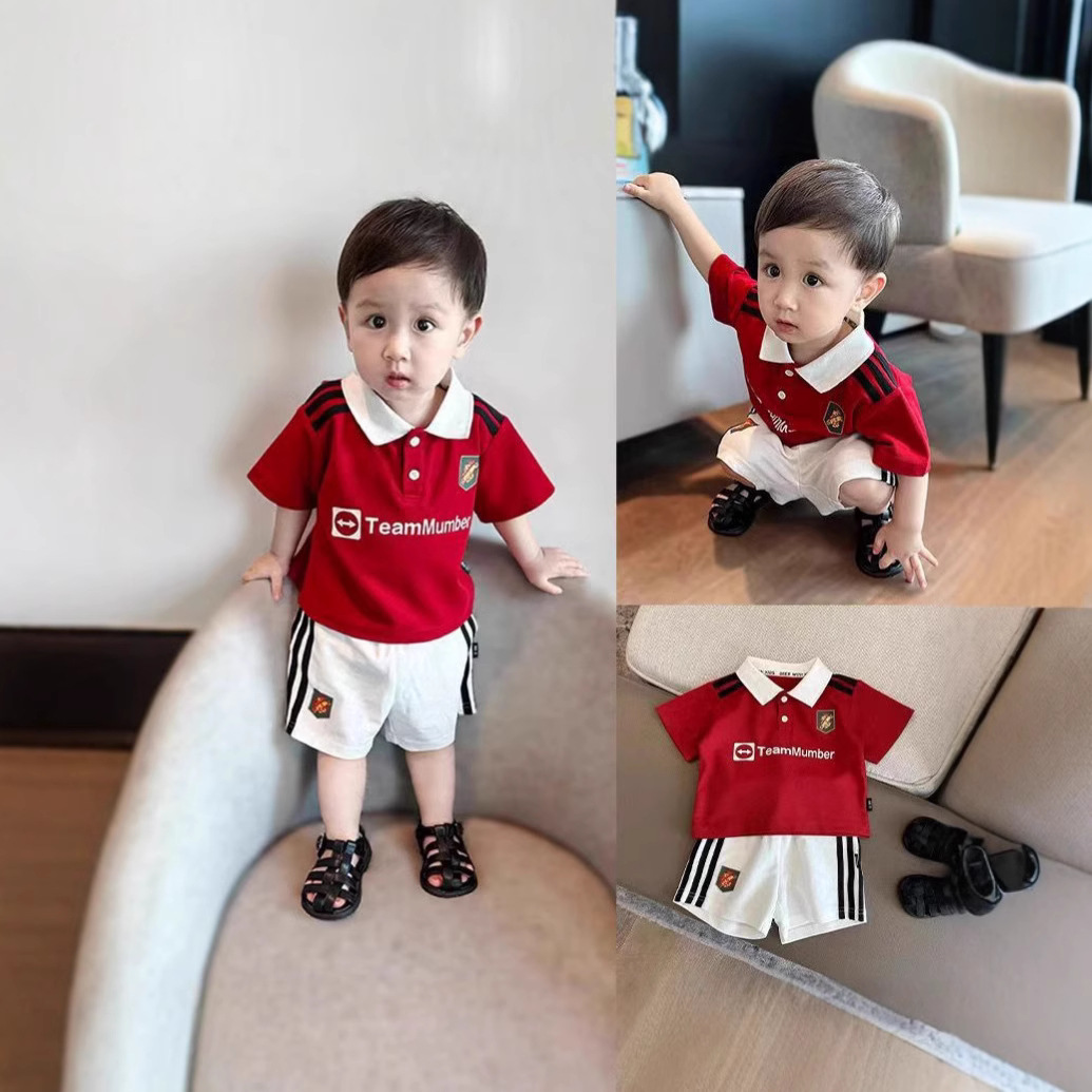 The new summer children's football uniform with stripes and webbing for boys, a two-piece lapel set, is trendy full figure