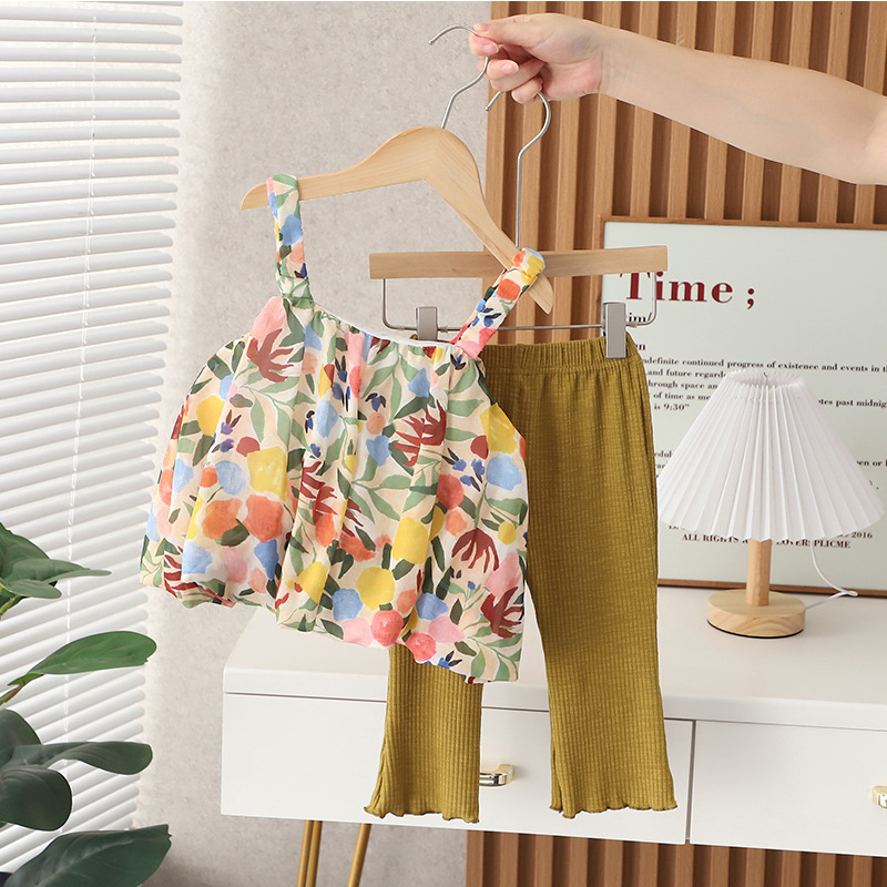 A Korean-style floral halter top set for girls in summer 2023, a trendy two-piece set of stylish little girl vests and flared pants Specification drawing