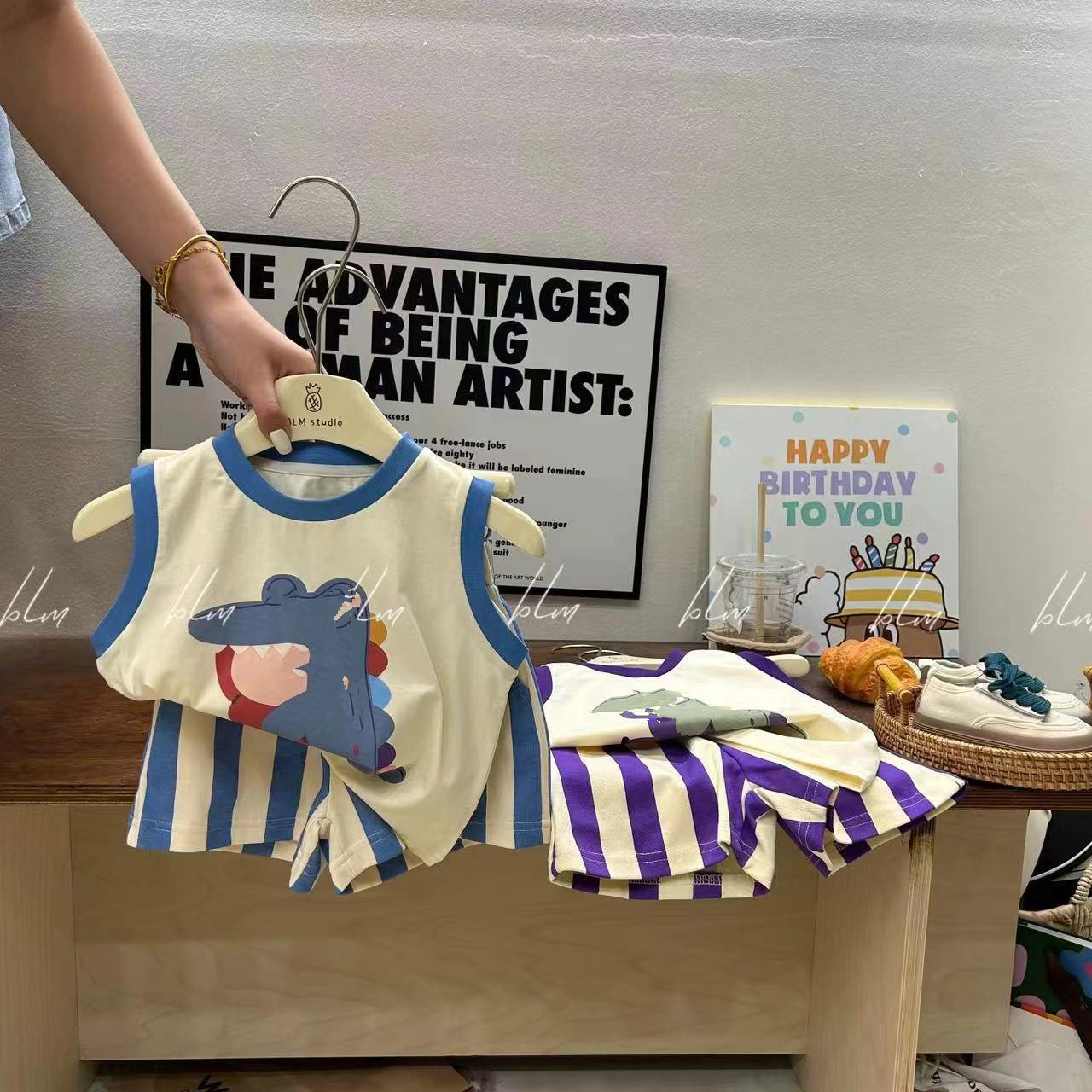 Summer new children's cartoon crocodile print contrasting color hemmed sleeveless vest striped shorts set Application Scenario