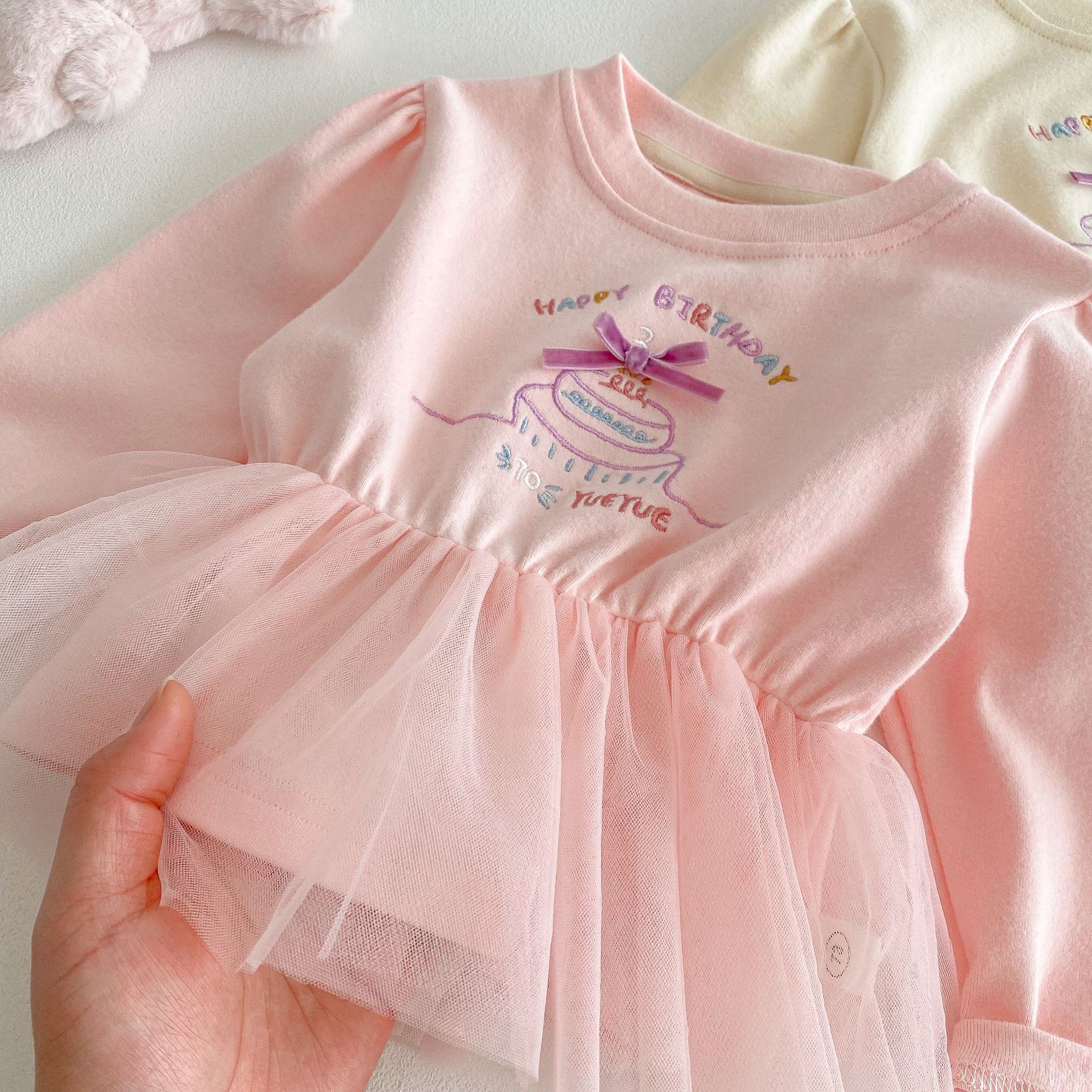 Stylish base shirt for girls 2025 new spring, embroidered long-sleeved princess T-shirt for babies aged 0-5, trendy children's spring clothing Specification drawing
