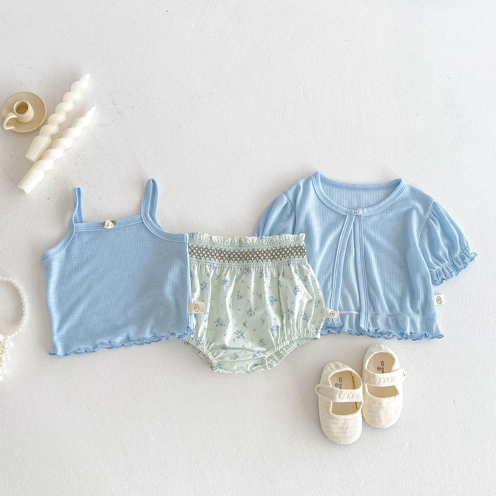 Baby Floral Print Set 2025 New Summer Baby Korean-style knitted sweater, trendy halter top, waistcoat and bottom pants three-piece set details Picture