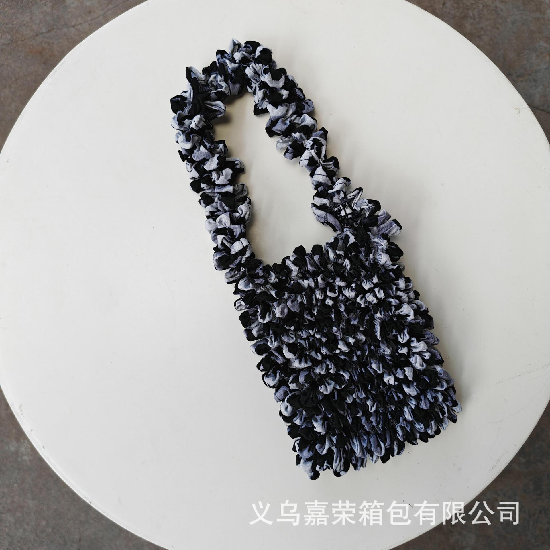 Popular Japanese and Korean pineapple bags, bubble bags, fashionable women's bags, multi-functional hand-held crossbody bags, casual leather goods and luggage, women's versatile and trendy new products detail image 20