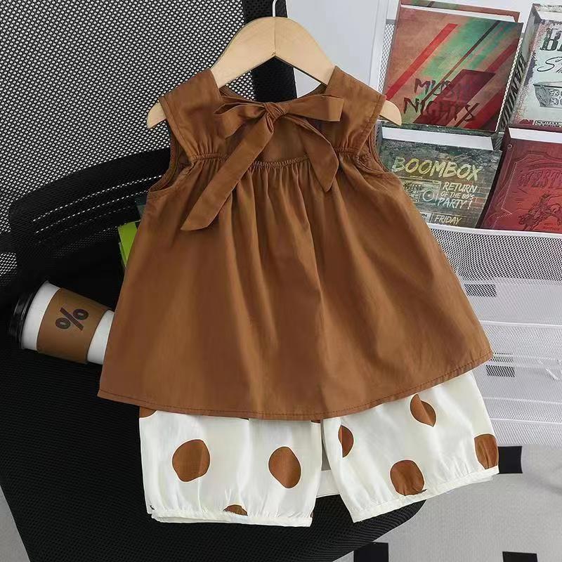 New summer children's clothing for girls 2024, a set of vests, sleeveless clothes, two-piece polka dot lantern pants Application Scenario