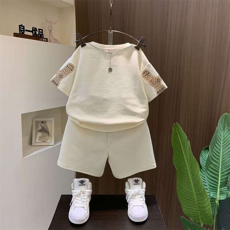 Cool and stylish short-sleeved T-shirt set for boys in summer 2025, a new and stylish children's outfit, a two-piece set for babies' casual summer wear Specification drawing