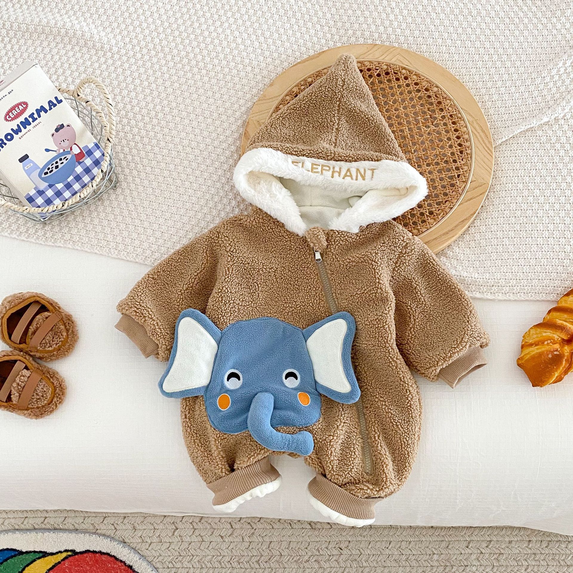 Baby super cute fleece crawling suit, 0-2 years old winter baby cartoon hooded furry one-piece suit, baby clothes AL33 full figure