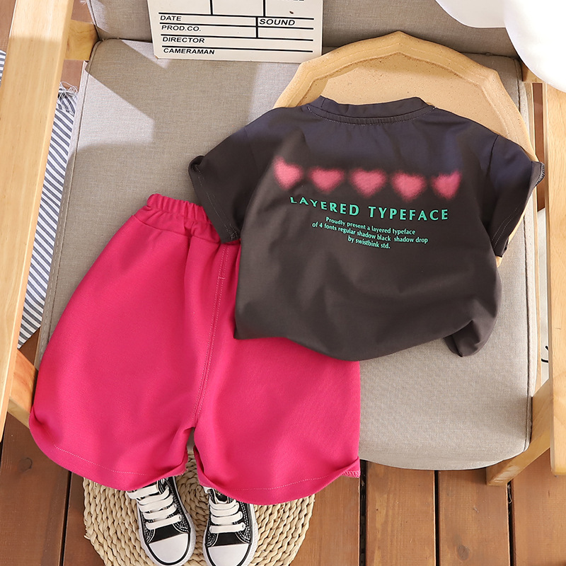 A trendy summer cotton short-sleeved shirt for boys, a 2025 new color-blocking heart-shaped half-sleeved T-shirt details Picture