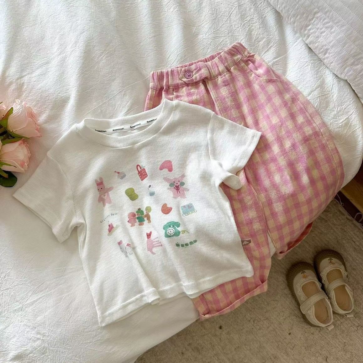 New Spring/Summer 2024 girls' cartoon short-sleeved T-shirt with cute printed summer short-sleeved top and fashionable checked pants set Application Scenario