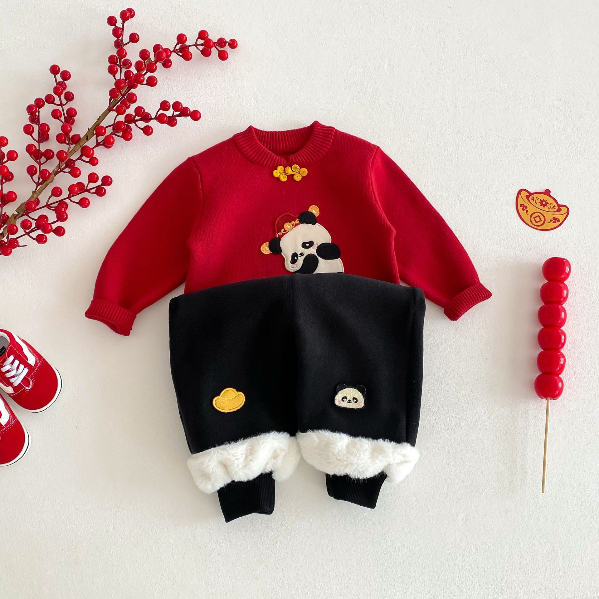Children's fleece pants 2025 New style winter baby patch gold coin New Year Greeting wear for Boys winter thickened sweatpants details Picture