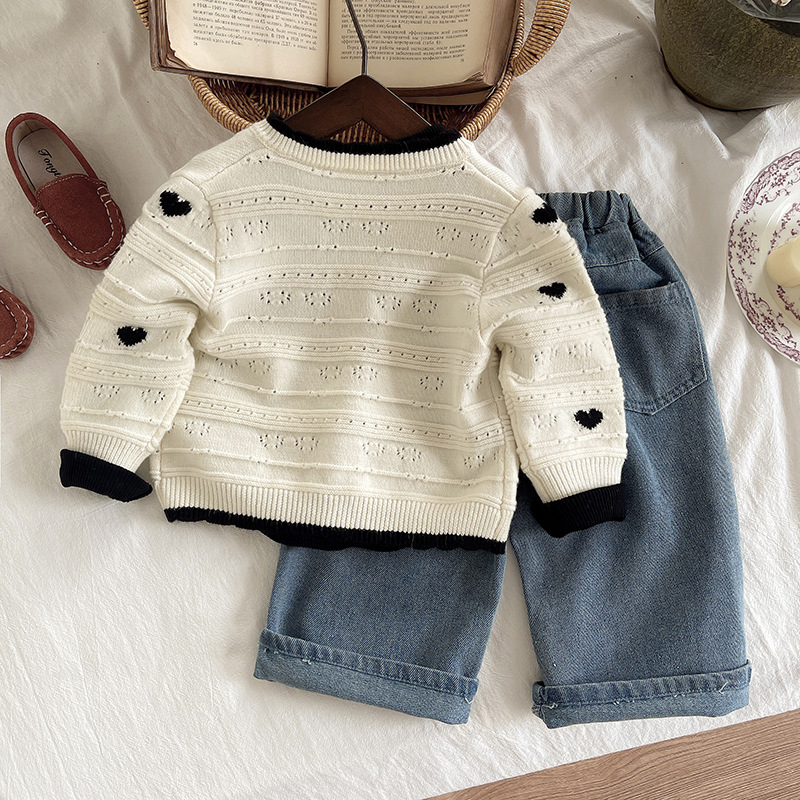 Fashionable off-white black heart sweater, children's black button-down straight-leg jeans, sweet style girls' three-piece set details Picture