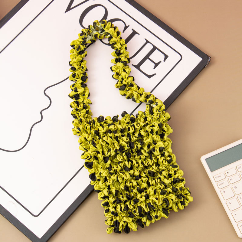 Popular Japanese and Korean pineapple bags, bubble bags, fashionable women's bags, multi-functional hand-held crossbody bags, casual leather goods and luggage, women's versatile and trendy new products detail image 3