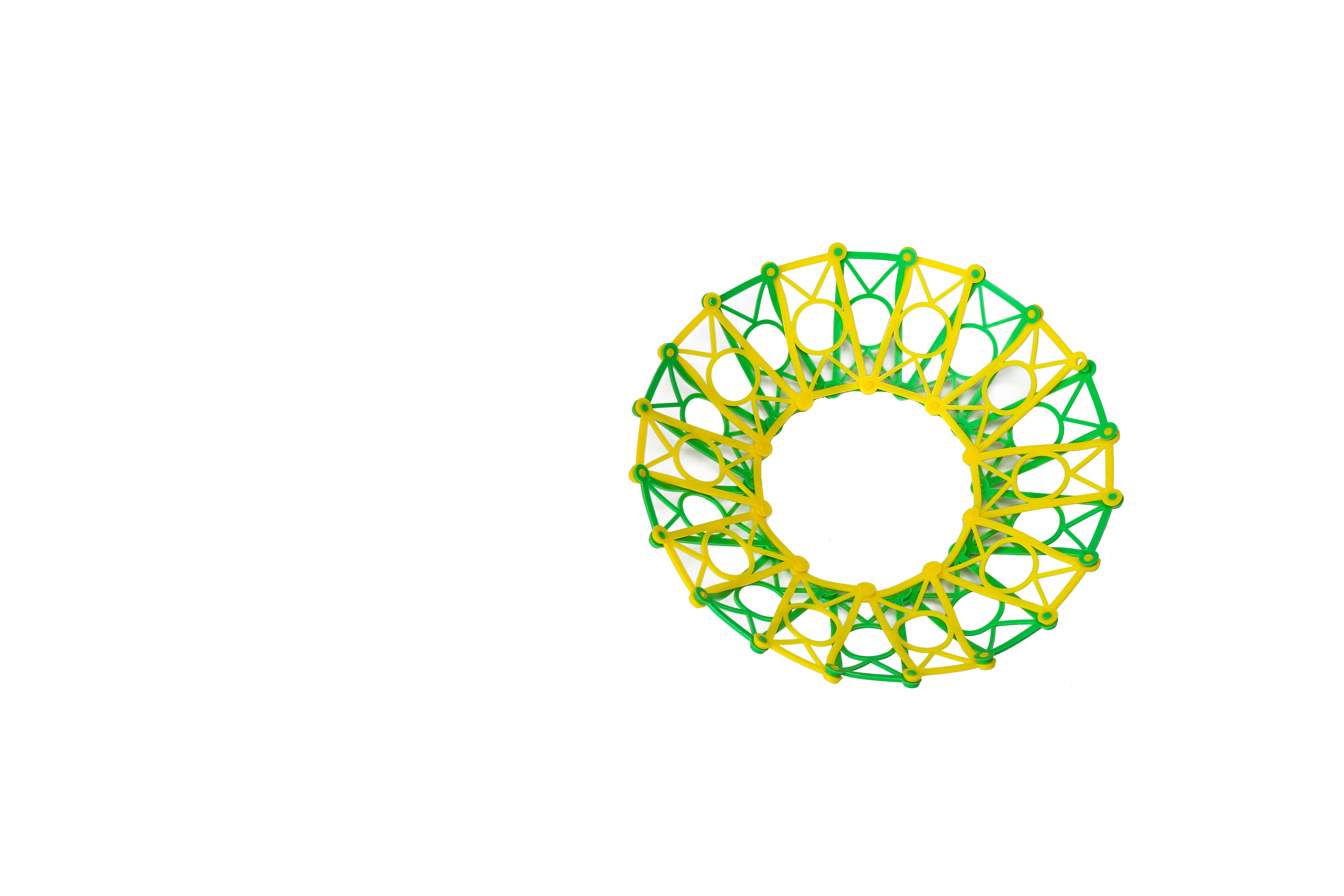 Children's toys, eco-friendly woven flower baskets, building blocks, educational assembly building blocks, desktop intelligence plastic toys, plastic assembly building blocks Application Scenario