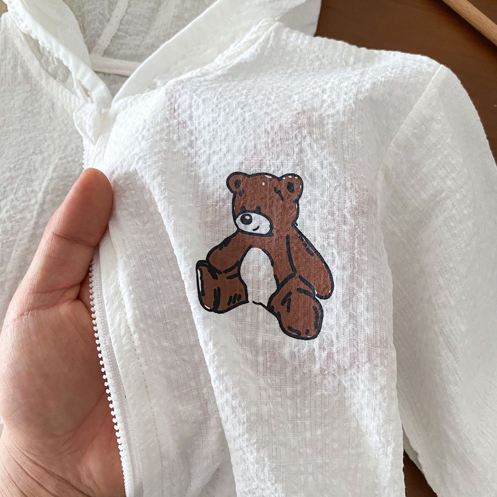 Children's cartoon air-conditioned shirt, 0-5 years old summer boys' fashionable bear hooded light jacket, girls' top BY166 Application Scenario