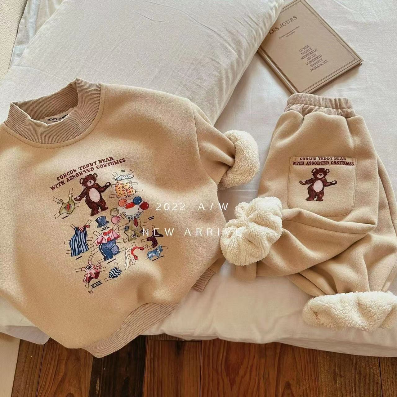 Children's Set 2023 Winter New Style Boys' and Girls' Cartoon Bear Two-piece set, baby fleece and thickened sweatshirt and sweatpants, trendy Application Scenario