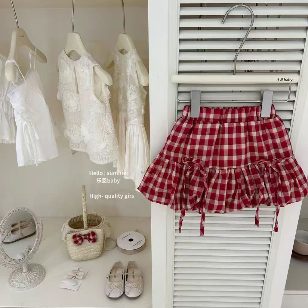 The new red KT cat bow vest and checkered set for girls' Summer is fashionable, stylish and cute Specification drawing