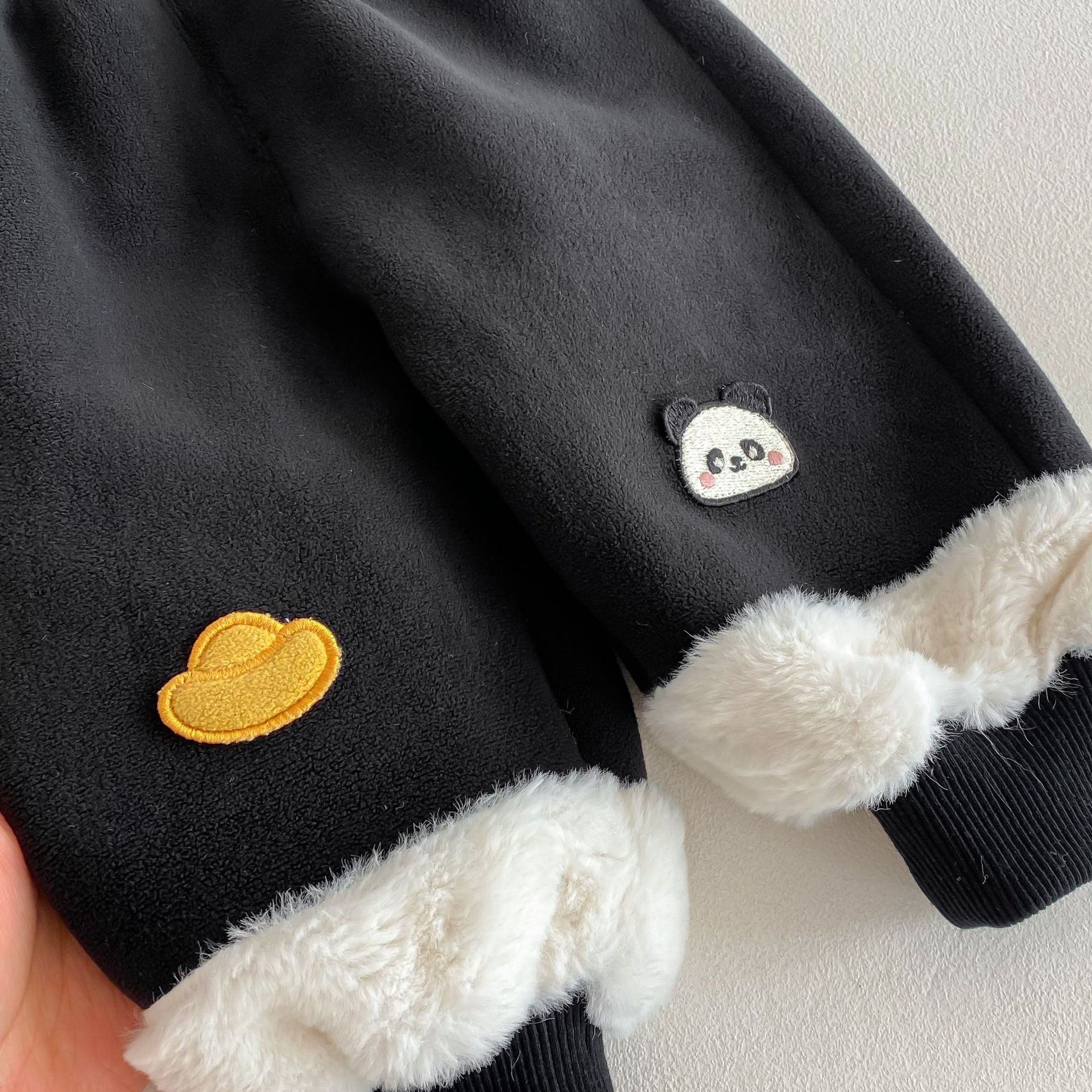 Children's fleece pants 2025 New style winter baby patch gold coin New Year Greeting wear for Boys winter thickened sweatpants Specification drawing
