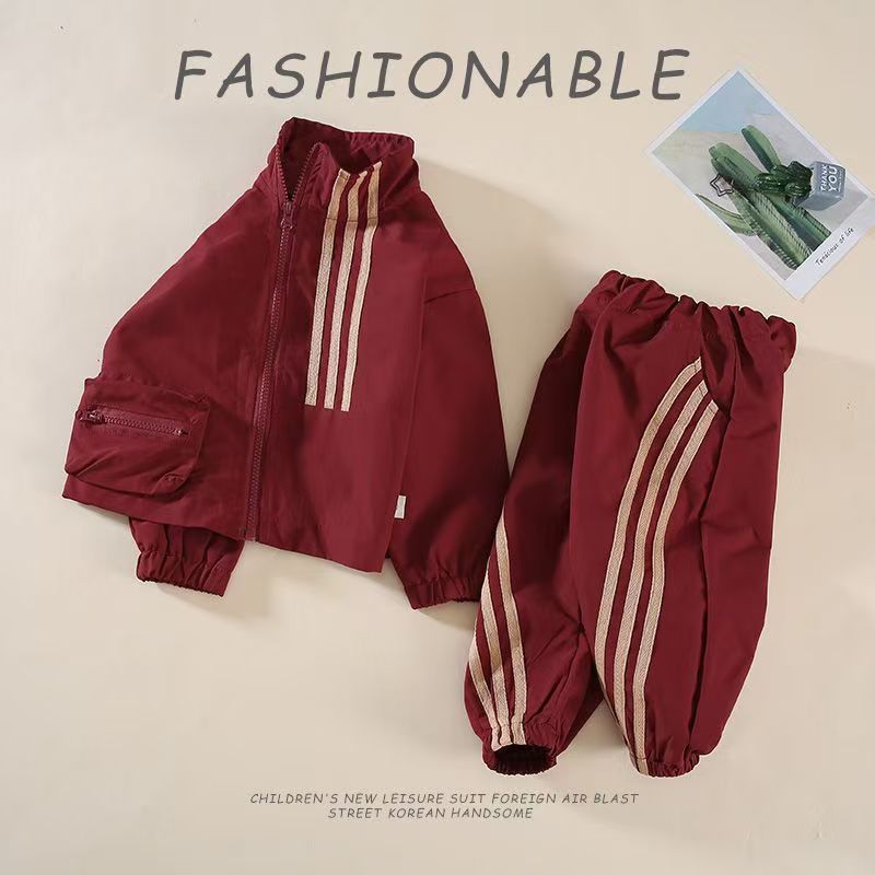 This is a new autumn coat set for boys and children, featuring a stylish, casual and sporty style details Picture