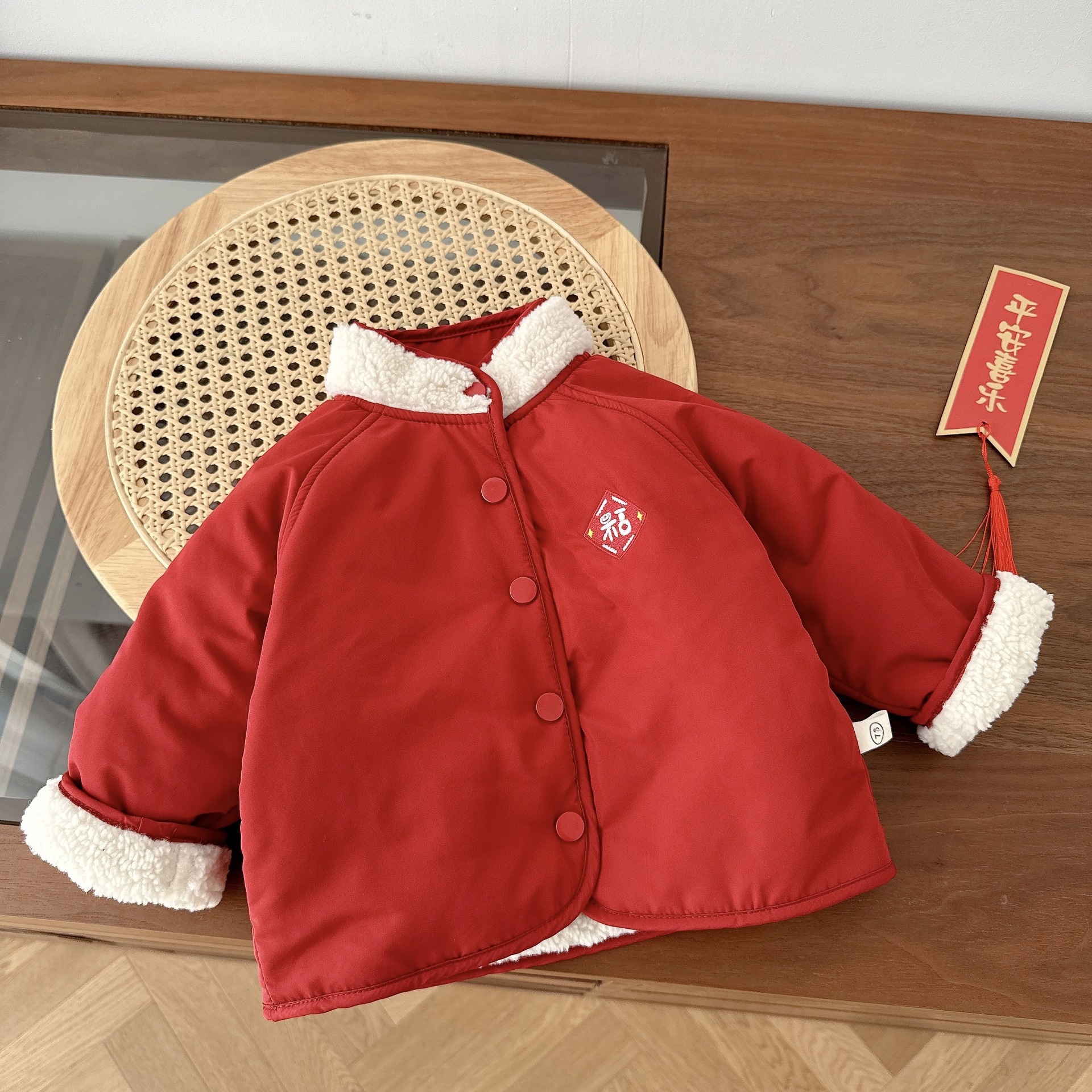 Children's fashionable New Year greeting clothes: Winter boys' embroidered, fleece and thickened cotton-padded clothes for 0-6 years old, and girls' winter coats AY651 full figure
