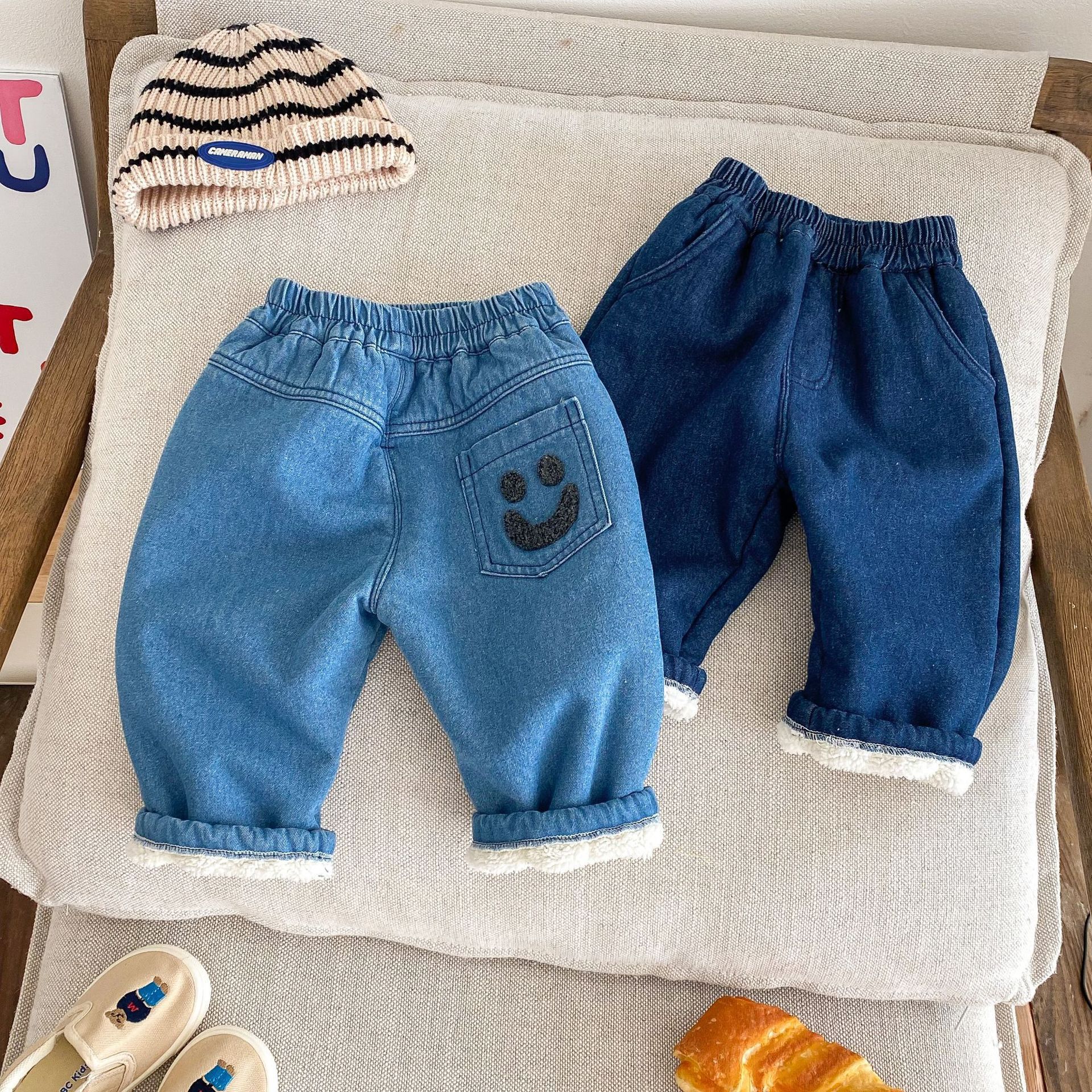 Children's smiling face jeans for 0-5 years old winter, stylish and fleece smiling face jeans for boys and girls, trendy AK499 details Picture