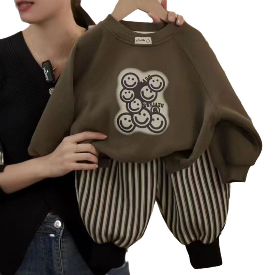 A new fashionable long-sleeved set for boys' winter smiles, thickened autumn and winter outfits, cool and stylish baby clothes trend Item Picture