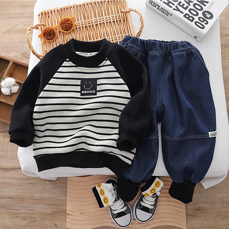 Boys' fleece hoodie Autumn/Winter 2023 new baby trendy brand clothing, children's Internet celebrity cool and stylish thickened set full figure