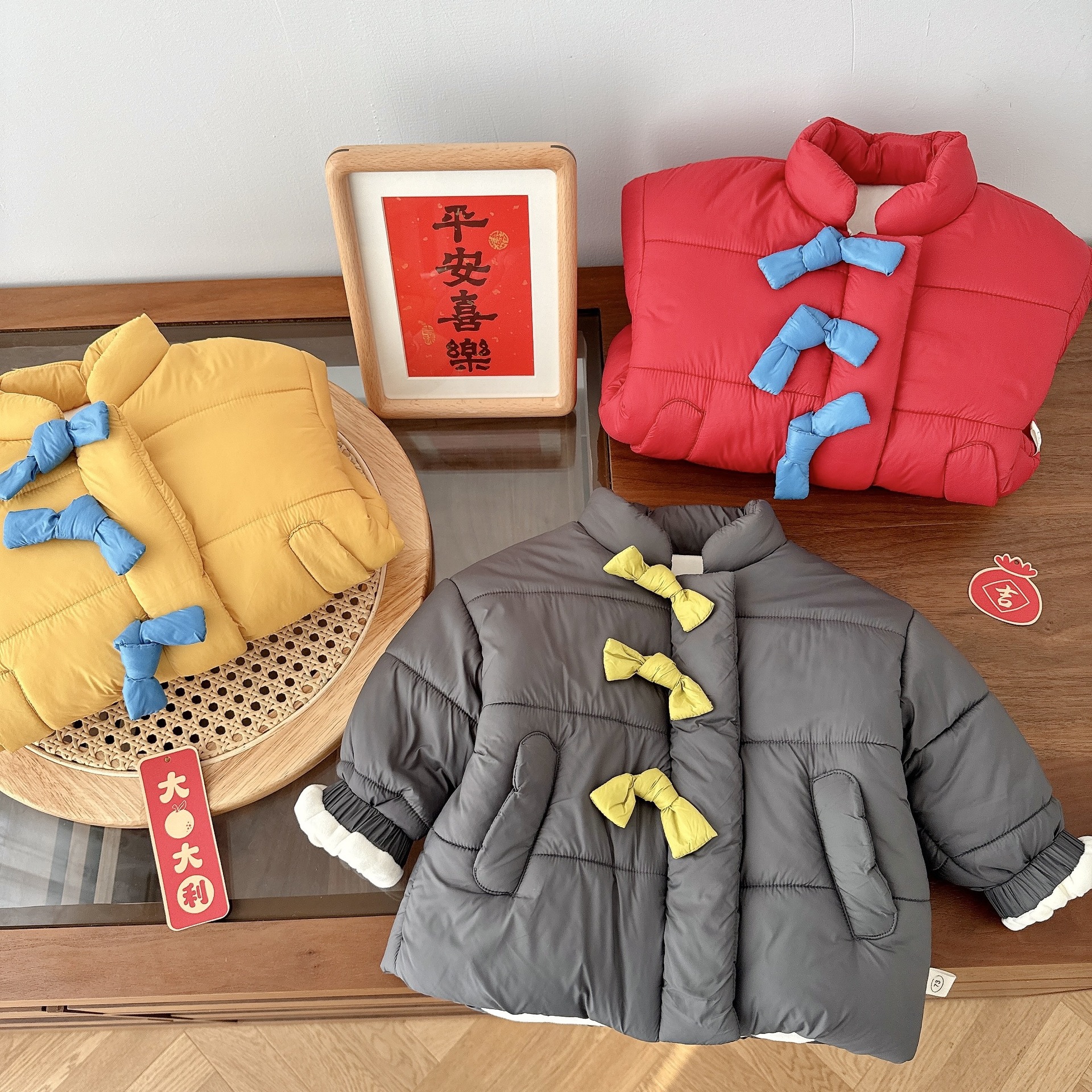 Children's thickened New Year greeting clothes for 0-5 years old: Winter boys' color-blocking thickened warm cotton-padded clothes and girls' fleece cotton-padded clothes WY015 Specification drawing