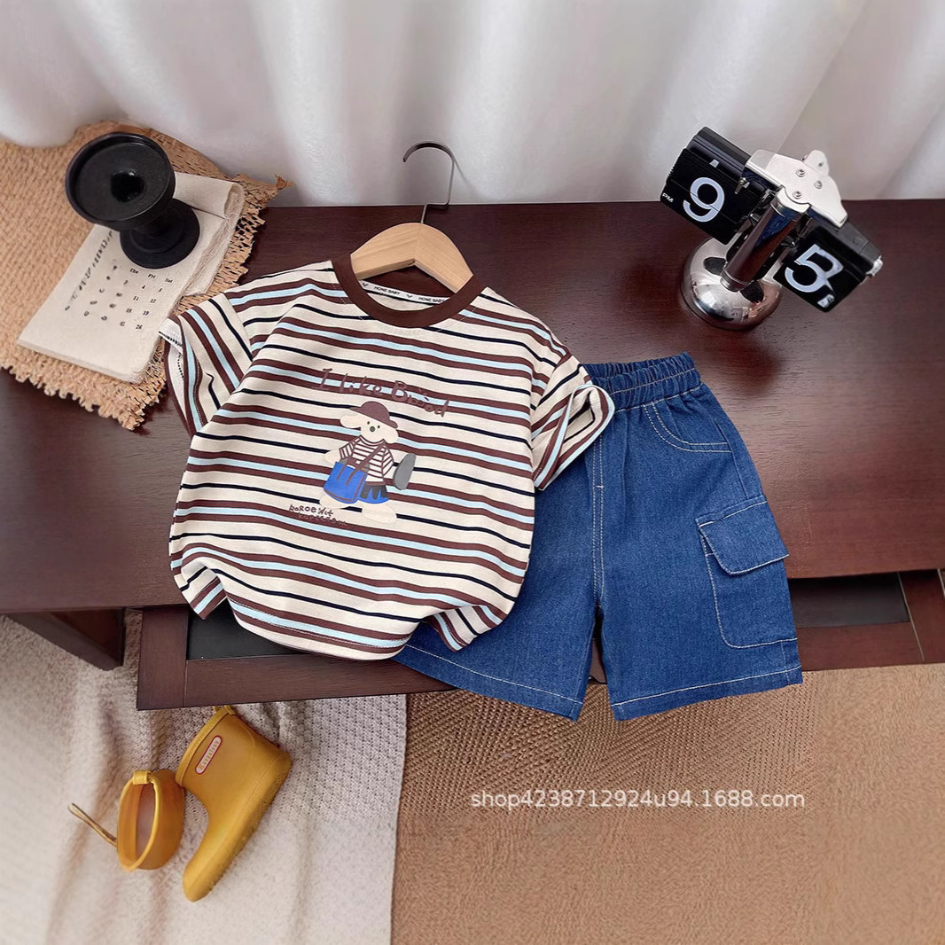 Wholesale trend of new summer 2025 boys' and girls' cartoon two-piece sets, smiling short-sleeved two-piece sets, fashionable Korean style children's clothing full figure
