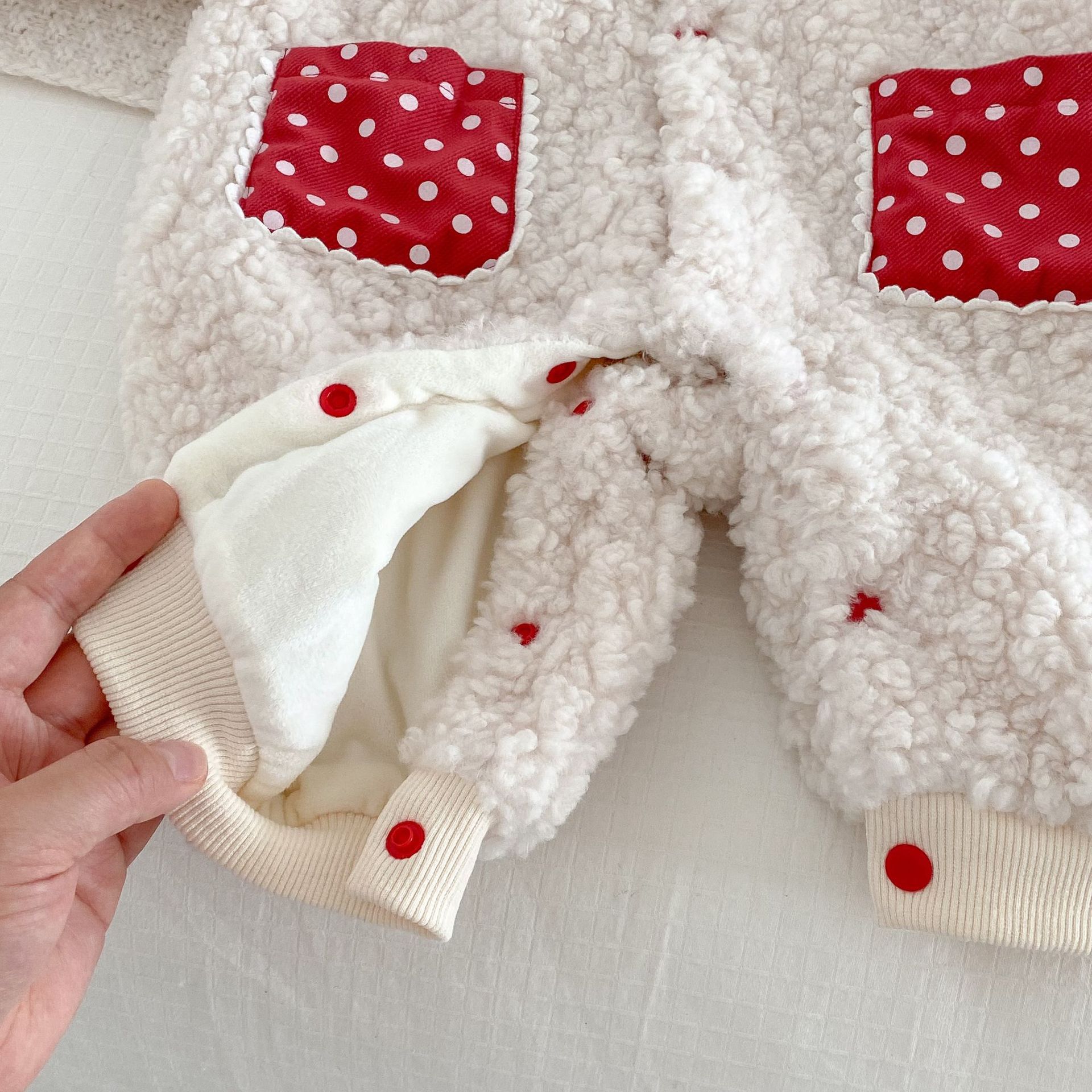 Winter Girl's long-sleeved hooded climbing suit for 0-2 years old, cute furry and fleece warm one-piece flatbed coat AL152 Application Scenario