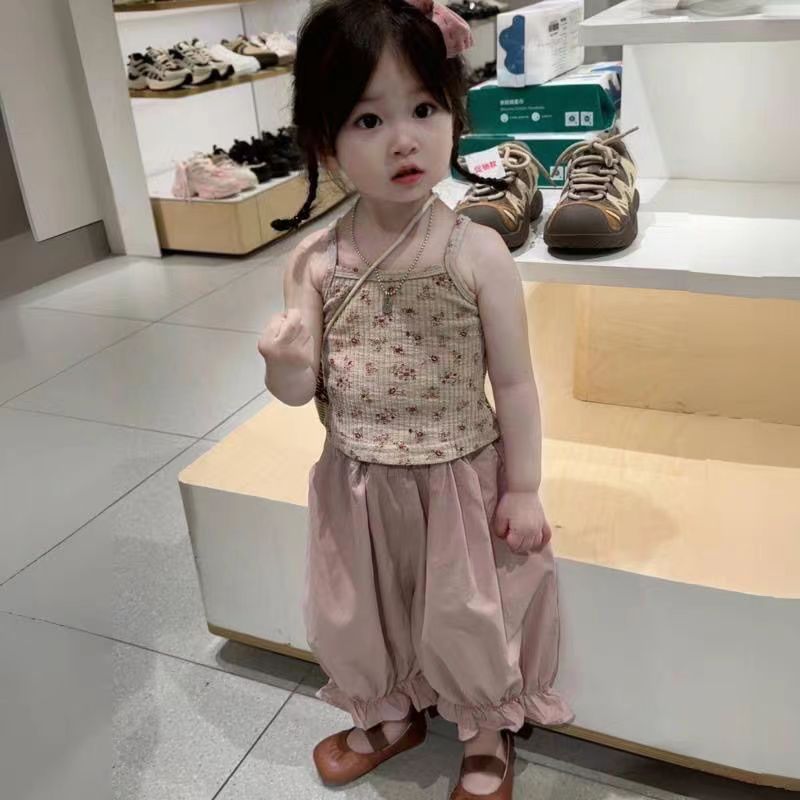 Summer 2024 new collection: Cute Korean-style floral small halter with a tapered hem, Korean-style grandma pants baby set details Picture