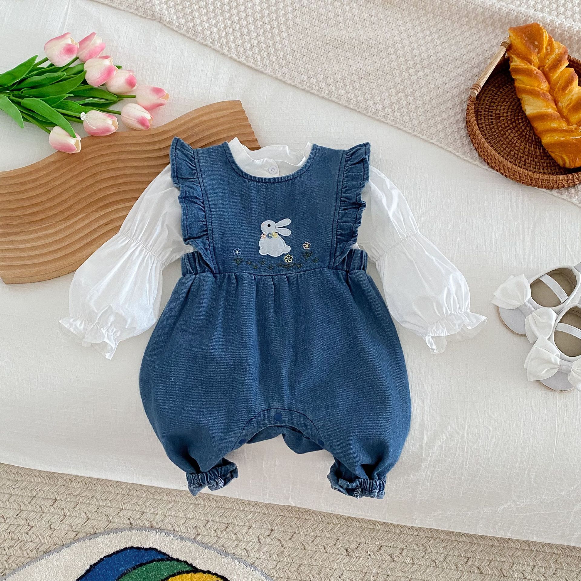 Baby denim undergarment, 0-2 years old spring baby girl flying sleeve rabbit one-piece garment, new baby clothing trend AL491 full figure