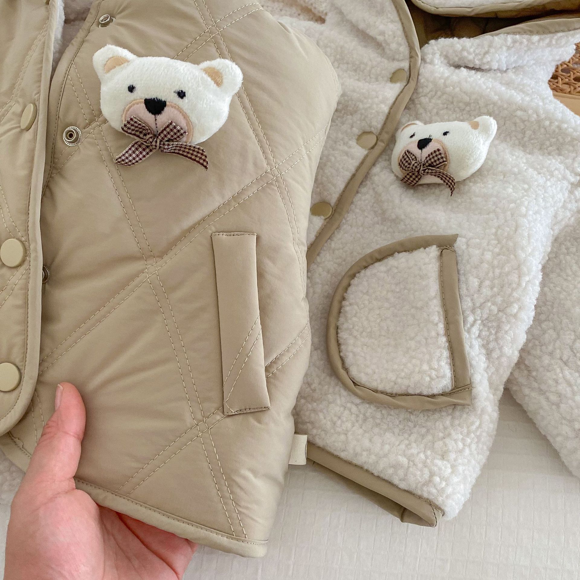 Children's double-sided cotton-padded jacket, 0-5 years old winter boys' fashionable cartoon bear smiling face thick warm coat AY667 Specification drawing