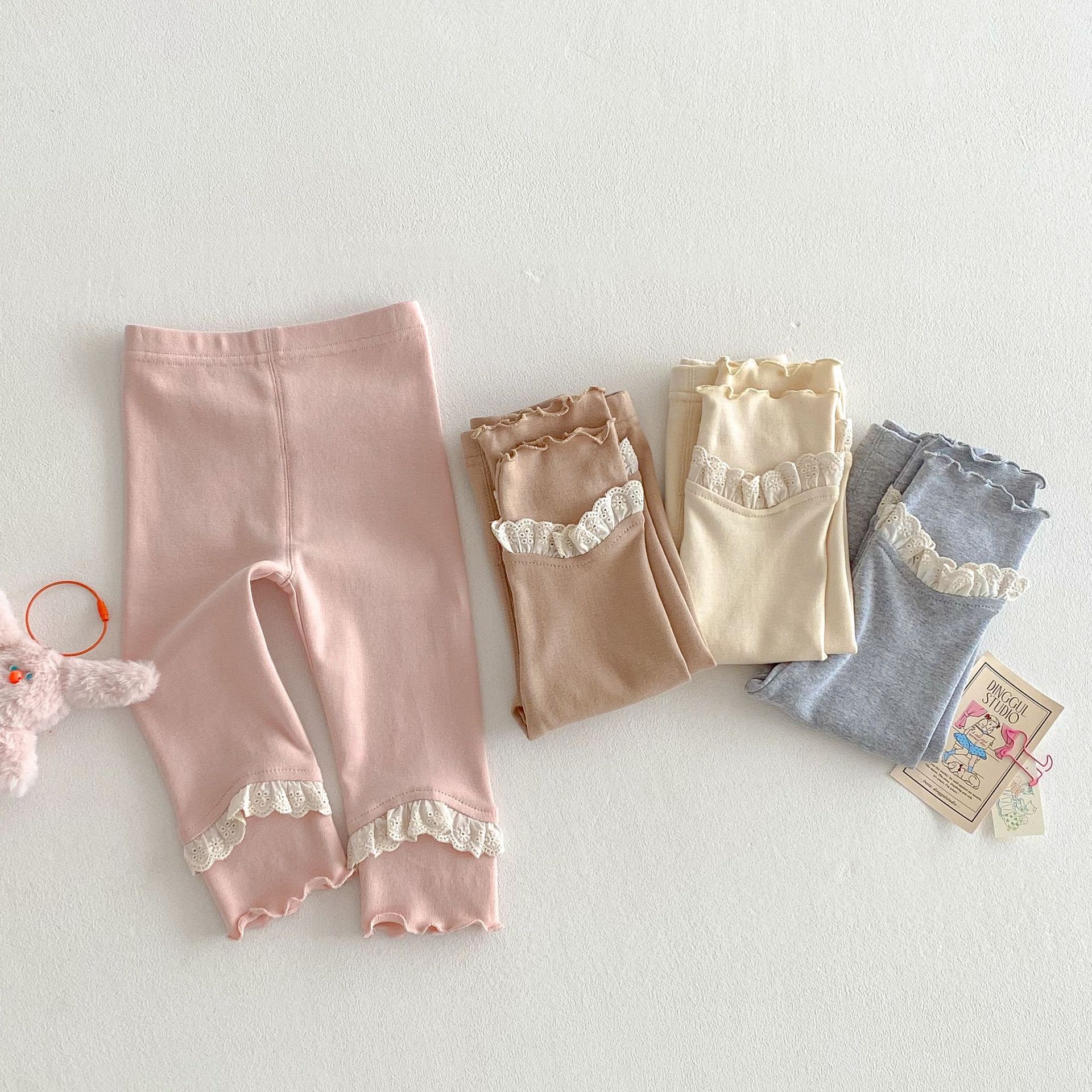 Simple leggings for girls, 0-5 years old, 2025 new spring baby ribbed pants, children's stylish Korean-style spring wear details Picture