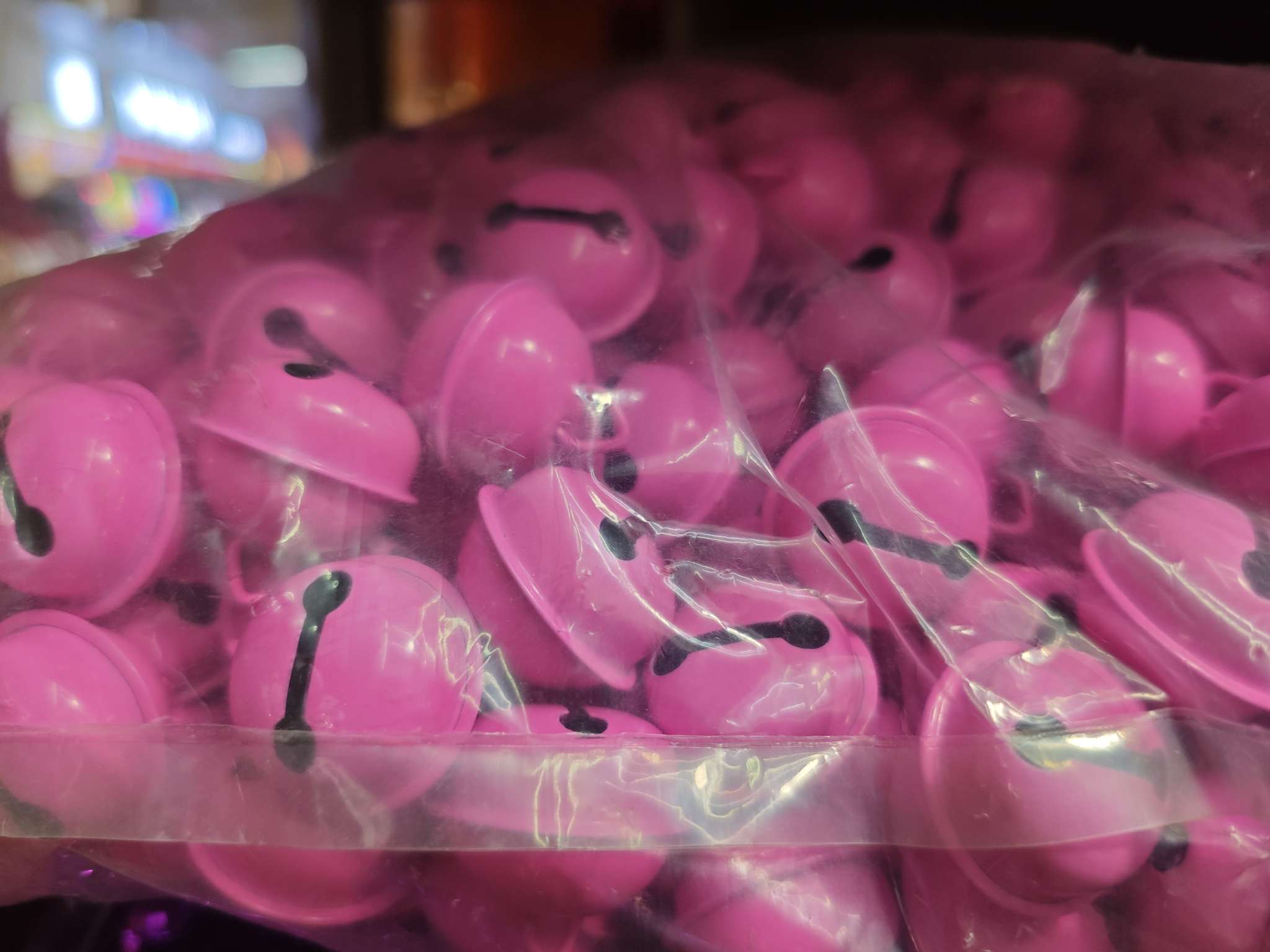 The 2025 new rose red 2.2 round bell can be used as Christmas items, car pendants, Chinese knot pendants, and is specially designed for bracelets and necklaces. There are various styles available and the prices are reasonable. , details Picture