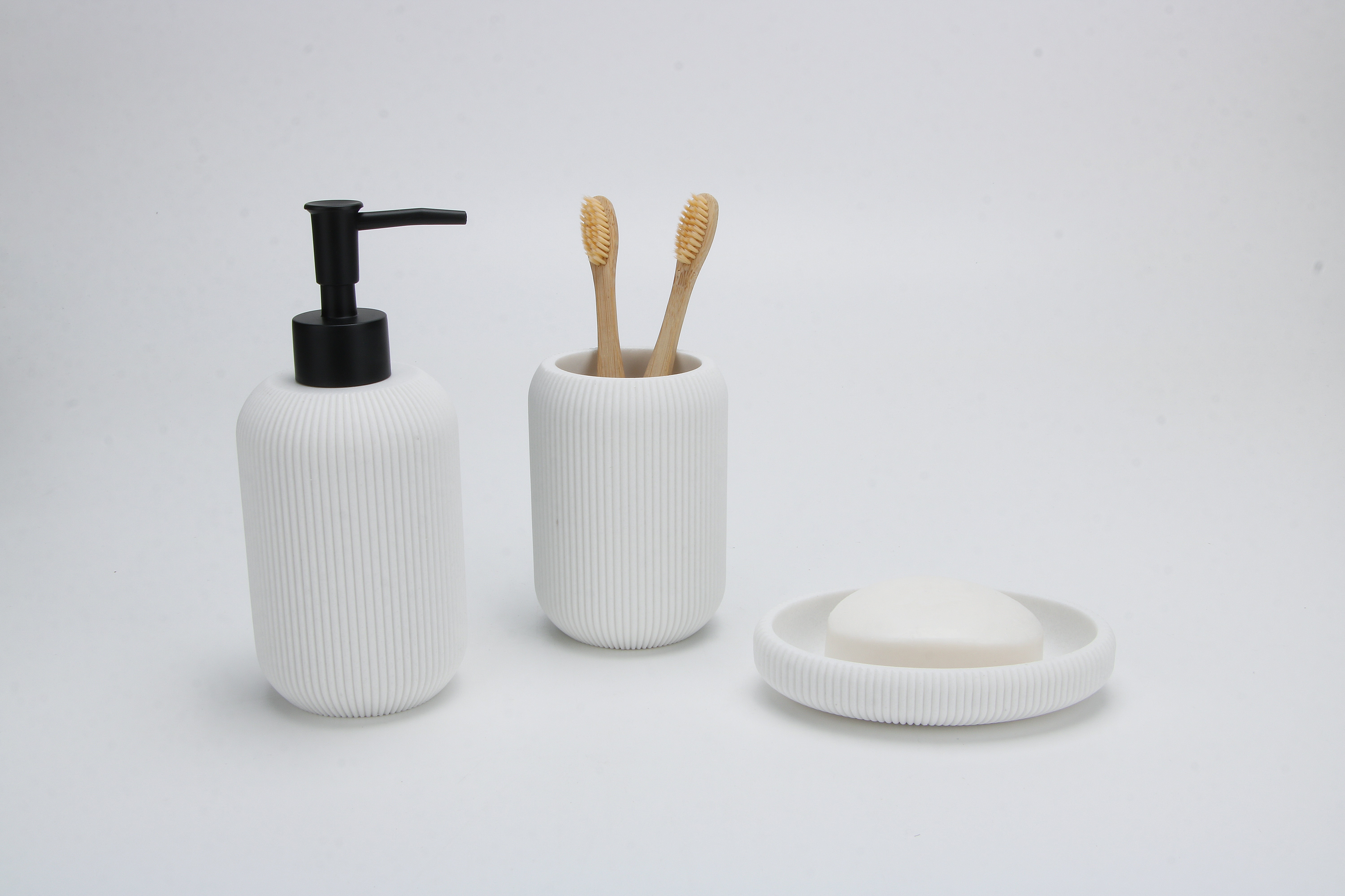 树脂浴室套件：乳液瓶、口杯、皂碟